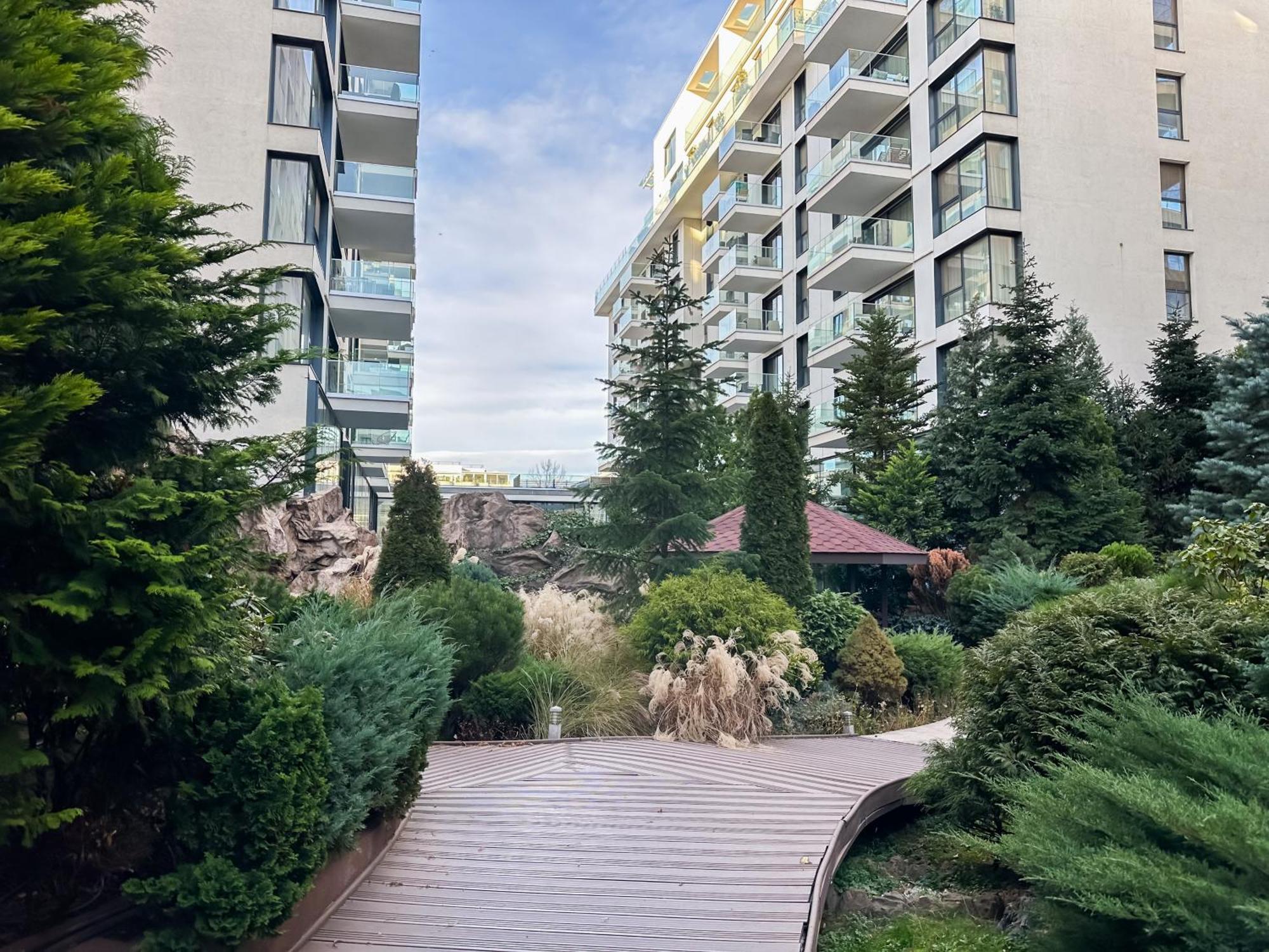 Garden Apartment - Herastrau Park 3Min Walk Bukarest Eksteriør billede